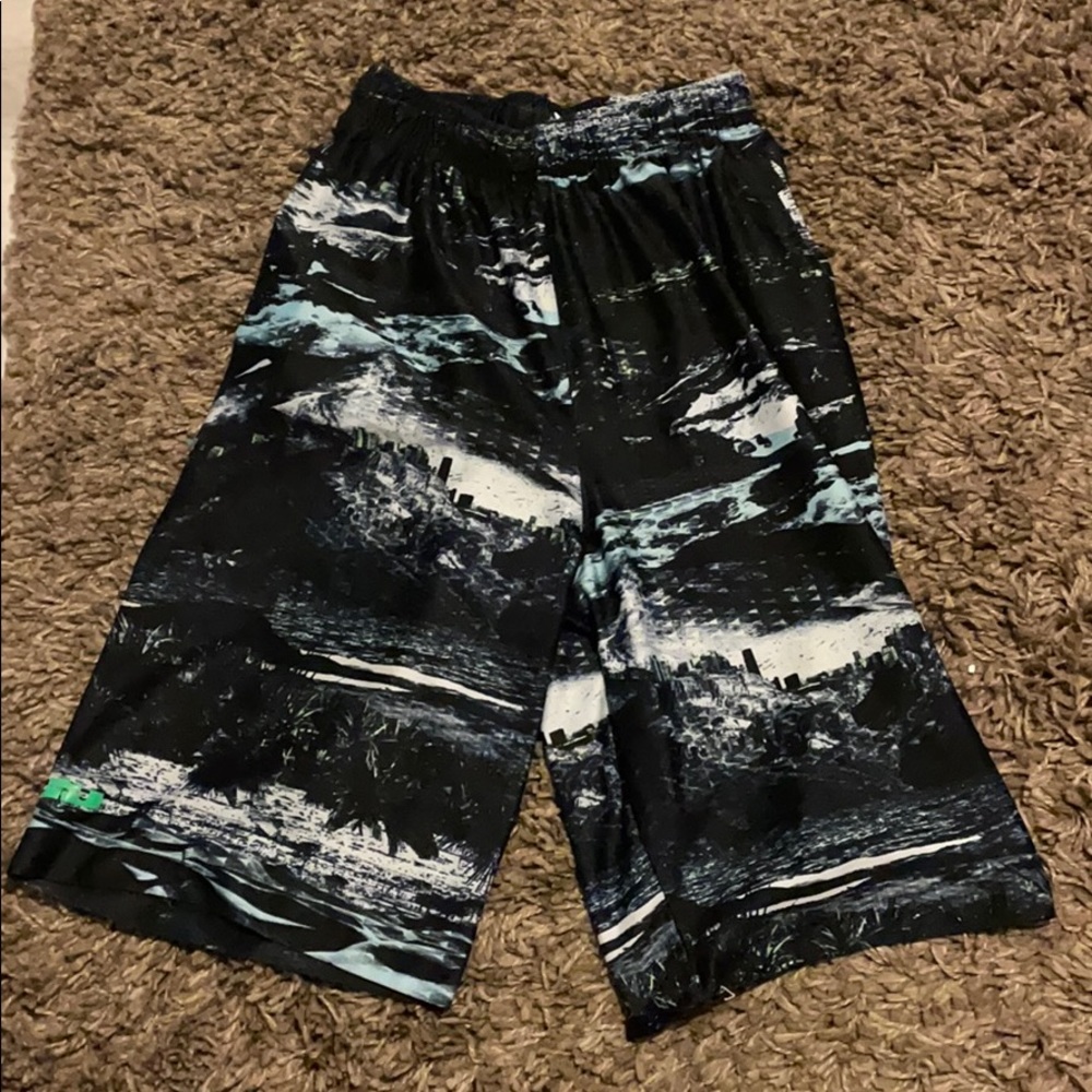 Nike lebron shorts dri-fit boys Large